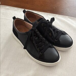 Vionic Winny Black Leather Women’s Sneakers